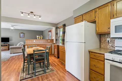 Kitchen - 2004 12th St, Eldora, IA 50627 photo 2 of 2