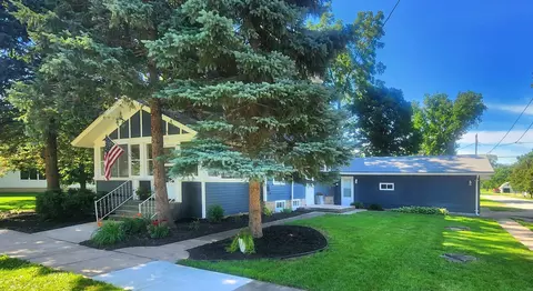921 Water St, New Hartford, IA 50660