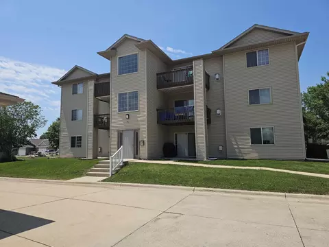3649 Pheasant Ln #4, Waterloo, IA 50701