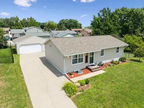 1223 Ingersoll Rd, Waterloo, IA 50701