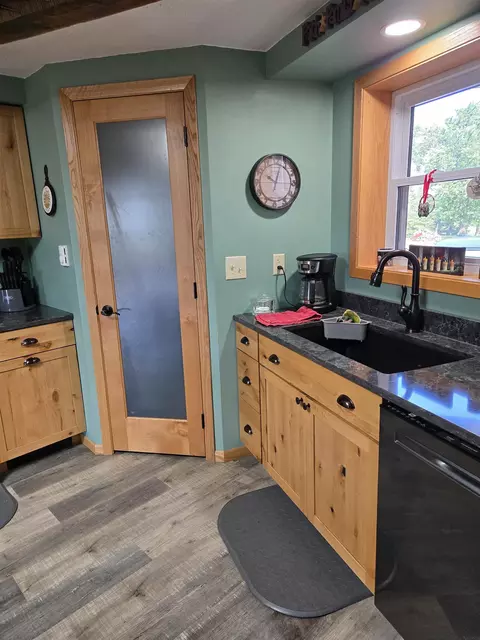 945 County St, Ridgeway, IA 52165 photo 4