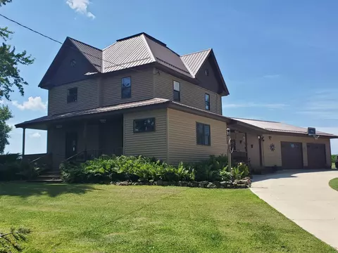 945 County St, Ridgeway, IA 52165