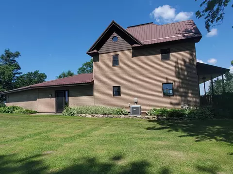 945 County St, Ridgeway, IA 52165 photo 2
