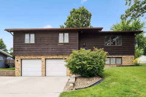 109 Carmela Dr, Hudson, IA 50643