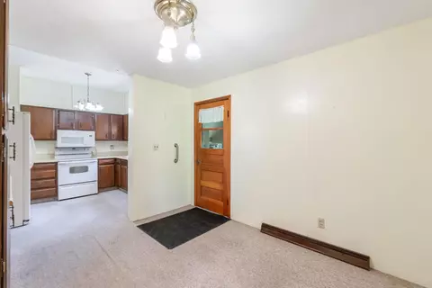 102 E 8th St, Sumner, IA 50674 photo 6