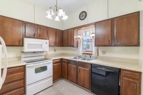 102 E 8th St, Sumner, IA 50674 photo 4