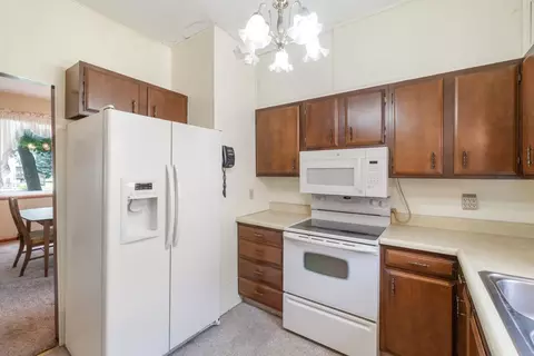 102 E 8th St, Sumner, IA 50674 photo 3
