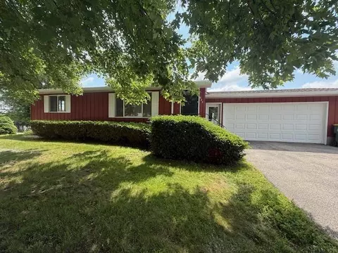 925 NW 2 St, Waukon, IA 52172
