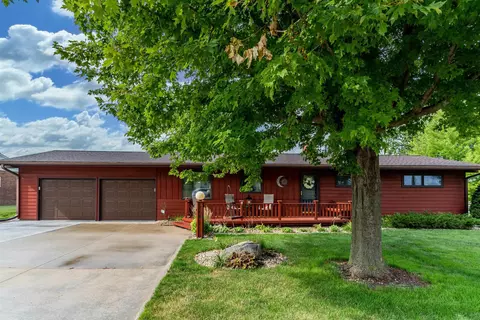 309 E H Ave, Grundy Center, IA 50638