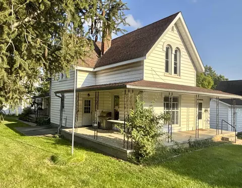 402 Mechanic St, Decorah, IA 52101