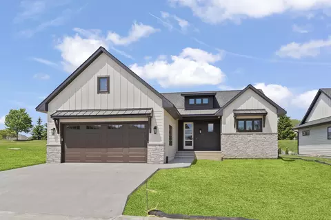 1820 Whispering Pines Cir, Cedar Falls, IA 50613