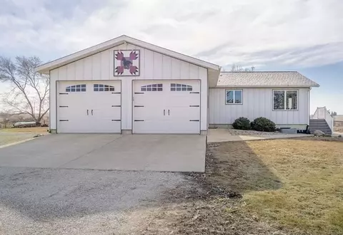 1552 150th St, Waverly, IA 50677