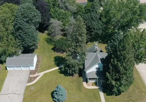 200 9th St, Charles City, IA 50616