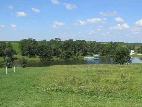 W42, Decorah, IA 52101 photo 2