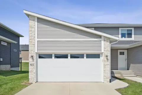 822 Grindstone Cir, Waterloo, IA 50702