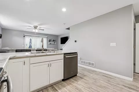 Kitchen - 822 Grindstone Cir, Waterloo, IA 50702 photo 3 of 4