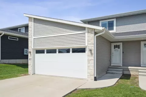 Exterior - 822 Grindstone Cir, Waterloo, IA 50702 photo 1 of 2