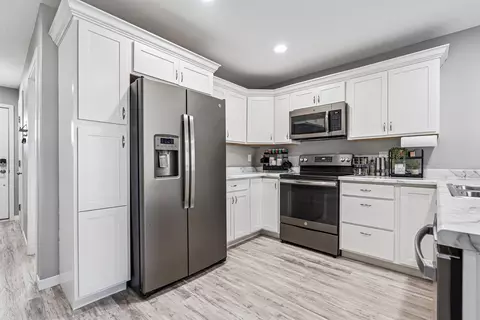 Kitchen - 822 Grindstone Cir, Waterloo, IA 50702 photo 2 of 4