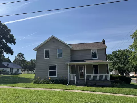 102 Buswell St, Parkersburg, IA 50665