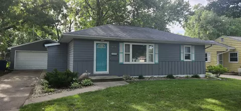 1217 Scott St, Waterloo, IA 50701