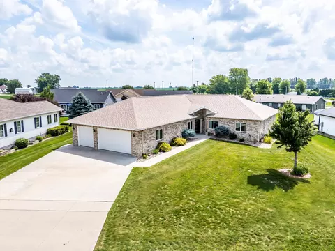606 W View Dr, Readlyn, IA 50668