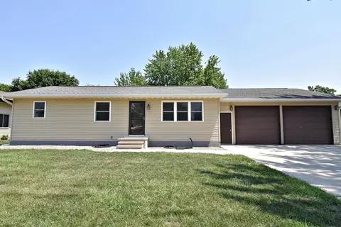 310 12th Ave N W, Independence, IA 50644