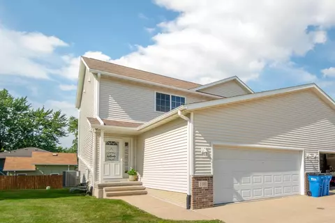 1101 Lois Ln, Waterloo, IA 50702