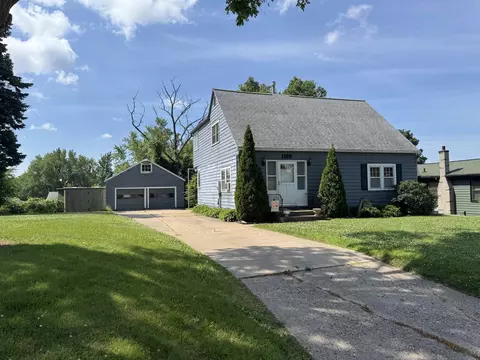 1109 Parker St, Cedar Falls, IA 50613