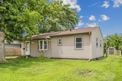 1662 Golden Valley Dr, Waterloo, IA 50703