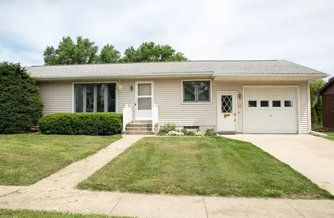 407 K Ave, Grundy Center, IA 50638