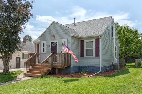 1917 Franklin St, Cedar Falls, IA 50613