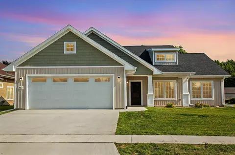 120 NW 3rd Ave, Waverly, IA 50677