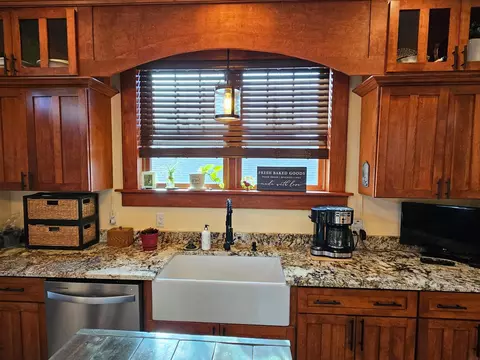 701 Tilford St, Dysart, IA 52224
