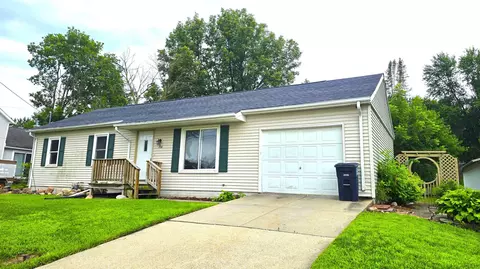 706 Railroad St, Parkersburg, IA 50665