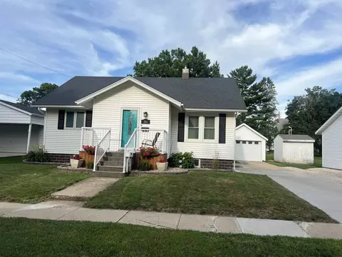 504 9th Street St, Grundy Center, IA 50638