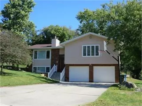 136 Kelly Ct, Waterloo, IA 50701