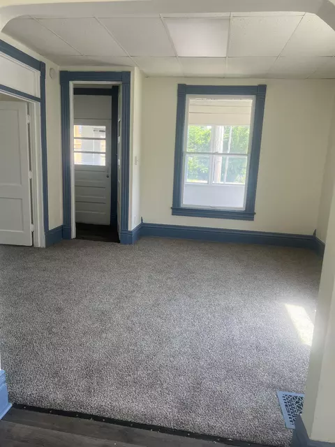 217 E 1st St, Waterloo, IA 50703 photo 4