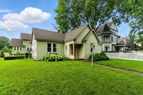 821 Washington St, Cedar Falls, IA 50613