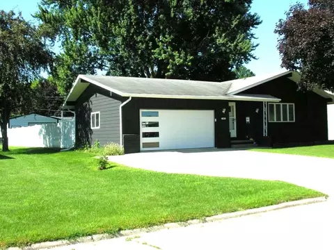 426 Poplar St, Osage, IA 50461