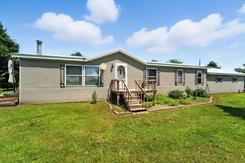 21563 180th St, Holland, IA 50642