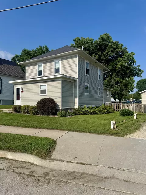 115 N Mill St, Decorah, IA 52101