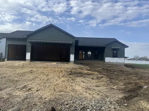 1817 Ashworth Dr, Cedar Falls, IA 50613