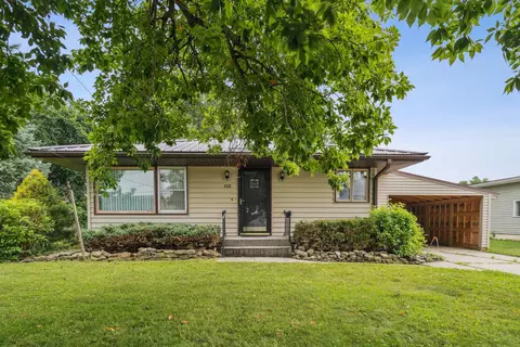 208 NE 4th Ave, Waukon, IA 52172