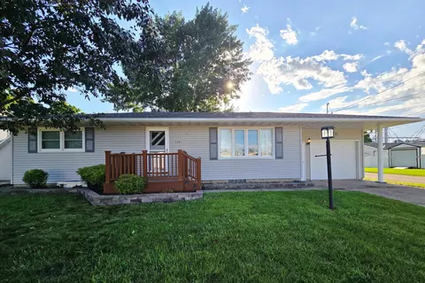 119 S Woodward Ave, Fredericksburg, IA 50630