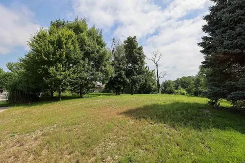 353 Norris Ct, Waterloo, IA 50701