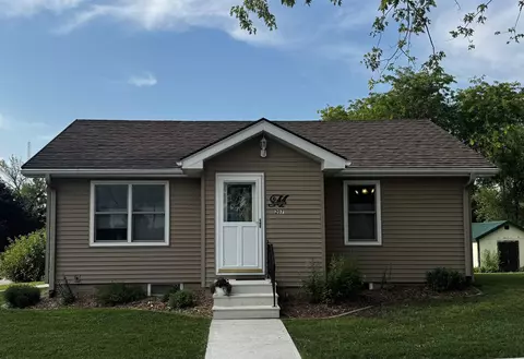 207 SW 5th St, West Bend, IA 50597