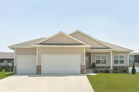 2012 Reese Rd, Cedar Falls, IA 50613