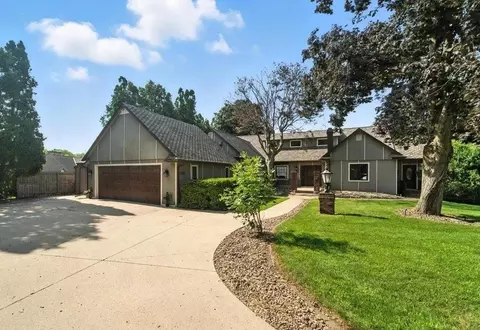 122 Sheridan Rd, Waterloo, IA 50701