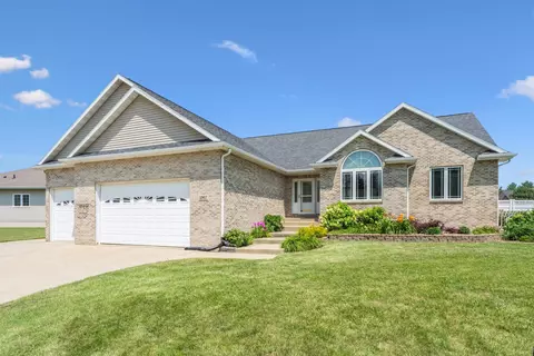 4967 William Dr, Waterloo, IA 50701