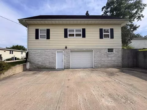 306 NW 3rd Ave, Waukon, IA 52172